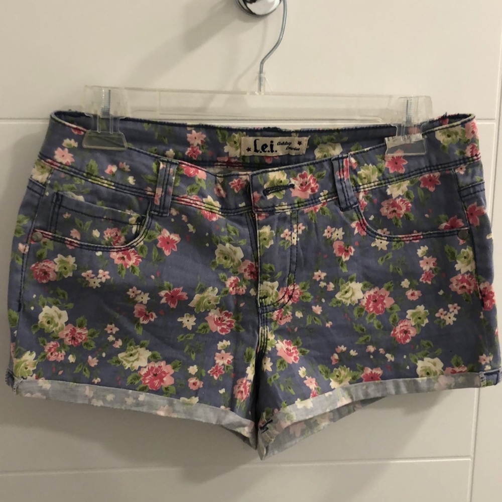 Lei Ashley low rise shorts